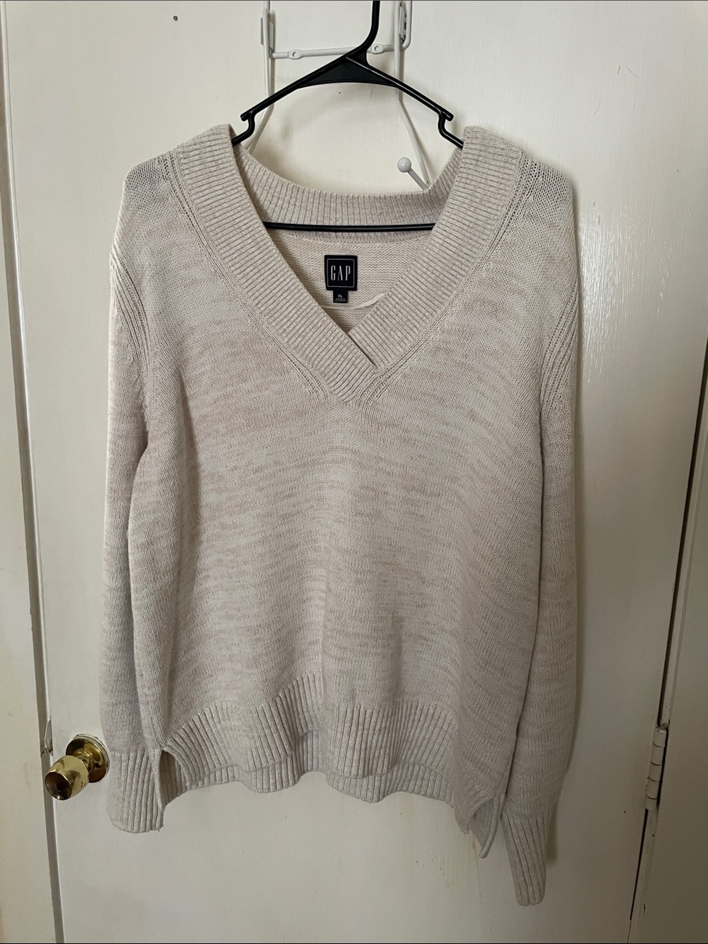 Gap light gray marled knit V-neck sweater